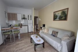 Pula-Veli vrh apartmanska kuća 260m2 sa grijanim bazenom !, Pula, House