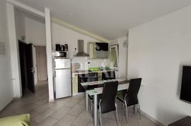 Pula-Veli vrh apartmanska kuća 260m2 sa grijanim bazenom !, Pula, House