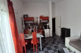 Pula-Veli vrh apartmanska kuća 260m2 sa grijanim bazenom !, Pula, Ev