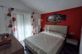 Pula-Veli vrh apartmanska kuća 260m2 sa grijanim bazenom !, Pula, Ev