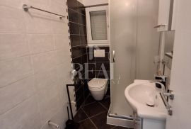 Pula-Veli vrh apartmanska kuća 260m2 sa grijanim bazenom !, Pula, House