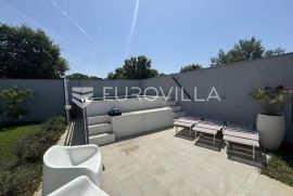 Istra, Peroj, duplex s panoramskim pogledom na more, 500 m od plaže, prilika za investiciju!, Vodnjan, Maison