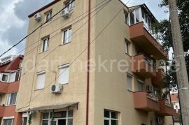 Altina, 38m2, 1.5, prodaje se namešten, Zemun, Kвартира