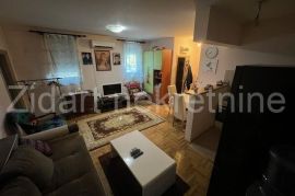 Altina, 38m2, 1.5, prodaje se namešten, Zemun, Apartamento