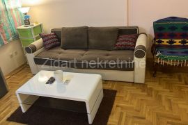 Altina, 38m2, 1.5, prodaje se namešten, Zemun, Daire