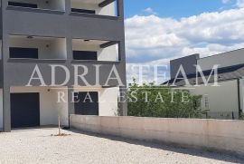 APARTMAN U NOVOGRADNJI, POGLED NA MORE, VRT 240 m2 - POVLJANA, PAG, Povljana, Διαμέρισμα