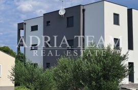 APARTMAN U NOVOGRADNJI, POGLED NA MORE, VRT 240 m2 - POVLJANA, PAG, Povljana, Apartamento