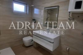 APARTMAN U NOVOGRADNJI, POGLED NA MORE, VRT 240 m2 - POVLJANA, PAG, Povljana, Apartamento