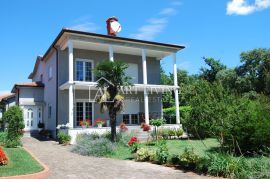Istra, Umag, okolica - lijepa prostrana kuća na izuzetno mirnoj lokaciji, Umag, Casa
