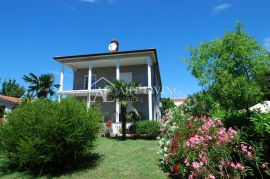 Istra, Umag, okolica - lijepa prostrana kuća na izuzetno mirnoj lokaciji, Umag, House