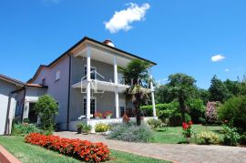 Istra, Umag, okolica - lijepa prostrana kuća na izuzetno mirnoj lokaciji, Umag, Maison
