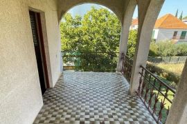 Prodaja kuća 380 m2 Biograd na Moru, vrt 918 m2, garaža, Biograd Na Moru, House