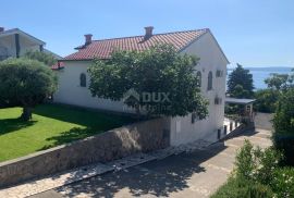 NOVI VINODOLSKI, KLENOVICA - INVESTICIJA! Luksuzna kuća za odmor 180m od mora, Novi Vinodolski, House