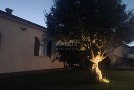 NOVI VINODOLSKI, KLENOVICA - INVESTICIJA! Luksuzna kuća za odmor 180m od mora, Novi Vinodolski, Maison