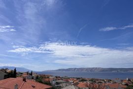 NOVI VINODOLSKI - Kuća sa tri apartmana, okućnicom, parkingom i pogledom na more, Novi Vinodolski, Дом