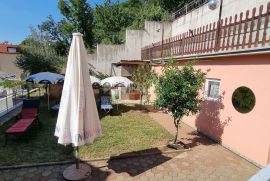 NOVI VINODOLSKI - Zgrada s restoranom, 4 apartmana, 4 sobe, garažom i okućnicom, Novi Vinodolski, Casa