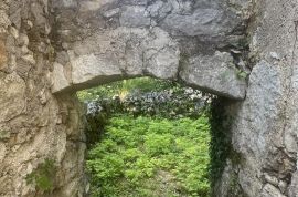 ISTRA,LANIŠĆE - Impozantne ruševine na idiličnoj lokaciji, Lanišće, Haus