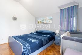 Kaštel Kambelovac, trosoban stan pokraj same plaže, Kaštela, Appartement