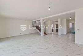 Istra, Buje-Kaštel, vila 166m2 sa bazenom, Buje, Casa