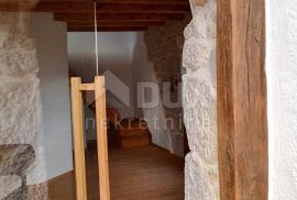 OTOK KRK, MALINSKA - Šarmantna kamena kuća s bazenom, Malinska-Dubašnica, House