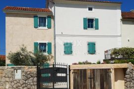 OTOK KRK, MALINSKA - Šarmantna kamena kuća s bazenom, Malinska-Dubašnica, House