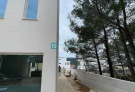 ŠIBENIK-BILICE, novo, luksuzna villa, 2 odvojena stana, 400 m od mora, Šibenik - Okolica, Haus