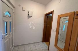 APARTMAN U BLIZINI MORA ,ETAŽIRAN S1, RIBARICA PRILIKA !!!, Karlobag, Apartamento