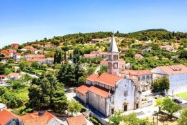 Prostrana građevna parcela, otok Brač, Nerežišća, Земля