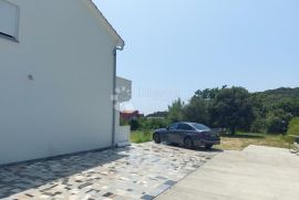 Lijepi apartman u mirnom dijelu Palita, Rab, Daire