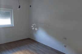 Kuća na Pagu, Mandre, PRILIKA! Dva apartmana, Kolan, Σπίτι