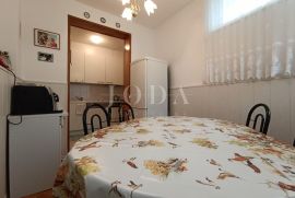 Dvosoban stan s okućnicom, Crikvenica, Apartamento