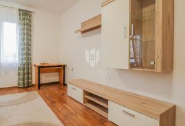 Prilika! Umag, stan na odličnoj lokaciji 300 m od mora!, Umag, Appartment