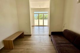 Stan u Risnu prvi red do mora, Kotor, Appartement