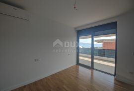 Grad Krk - Dvoetažni luksuzni apartman s krovnom terasom i bazenom, Krk, Kвартира