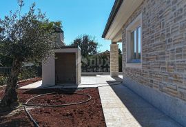 OTOK KRK, GARICA - Luksuzna vila s bazenom na mirnoj lokaciji, Vrbnik, House