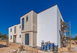 OTOK KRK, MALINSKA - moderna dvojna kuća s bazenom, Malinska-Dubašnica, House