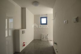 OTOK KRK, MALINSKA - moderna dvojna kuća s bazenom, Malinska-Dubašnica, House