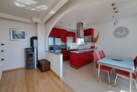 OPATIJA, IČIĆI - penthouse s panoramskim pogledom i dvorišnom zgradom, Opatija - Okolica, Kвартира