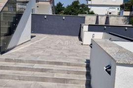 CRIKVENICA - garsonjera u novogradnji s terasom i parkirnim mjestom, Crikvenica, Apartamento