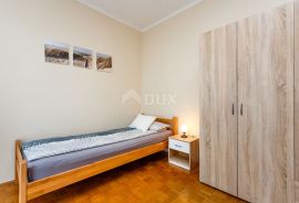 OTOK KRK, MALINSKA - Renovirana apartmanska kuća u blizini mora, Malinska-Dubašnica, Famiglia