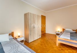 OTOK KRK, MALINSKA - Renovirana apartmanska kuća u blizini mora, Malinska-Dubašnica, Дом