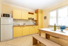 OTOK KRK, MALINSKA - Renovirana apartmanska kuća u blizini mora, Malinska-Dubašnica, House