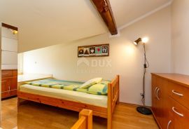 OTOK KRK, MALINSKA - Renovirana apartmanska kuća u blizini mora, Malinska-Dubašnica, Дом