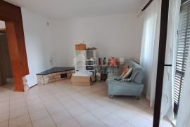 KASTAV - lijepa etaža kuće s okućnicom, Kastav, Appartement