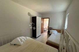 APARTMAN RIBARICA NEETAŽIRAN !!! JEDINSTVEN POGLED, LOKACIJA I CIJENA !!, Karlobag, Apartamento