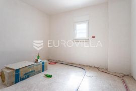 Makarska, dvosoban stan s vrtom  NKP 82, 27 m2, Makarska, Appartement