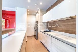 Zagreb, Srebrnjak, dvoetažan peterosoban stan NKP 185 m2 s vrtom i duplom garažom, Zagreb, Flat