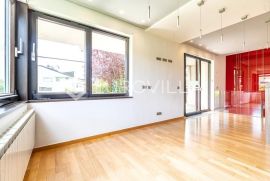 Zagreb, Srebrnjak, dvoetažan peterosoban stan NKP 185 m2 s vrtom i duplom garažom, Zagreb, Flat