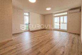 Istra, Novigrad, renoviran stan 88m2 s 3 spavaće sobe na 400 m od mora, Novigrad, Appartement