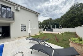 Istra, Medulin, moderna kuća s bazenom, 600 m od mora, Medulin, Haus